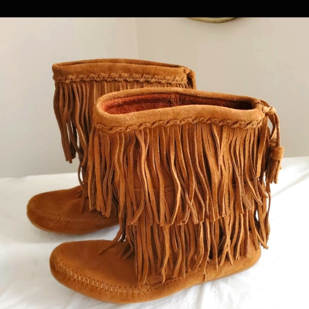 Minnetonka 6.5 Moccasin Boots w/ 2 Rows Fringe
